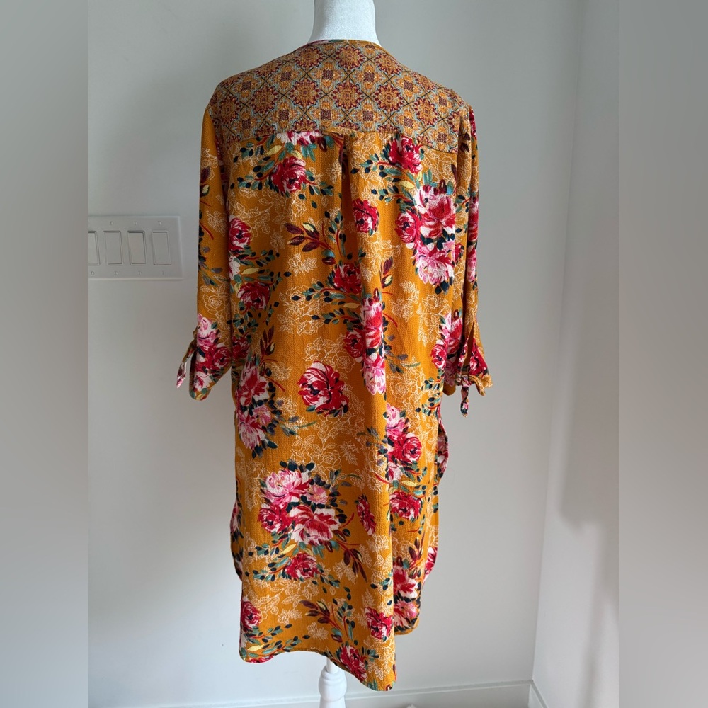 Fig & Flower Women's Gold with Red Floral Design Blouse Tunic Sz M Anthropologie - Picture 5 of 11